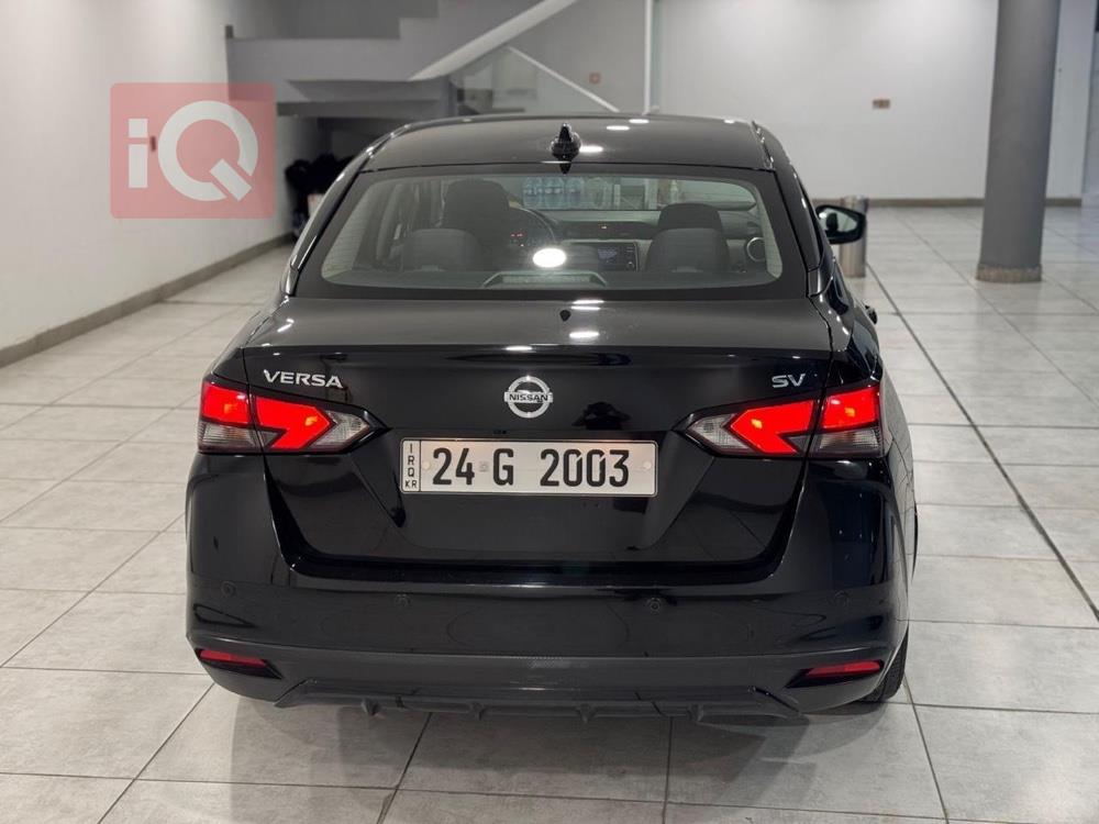 نيسان فيرسا